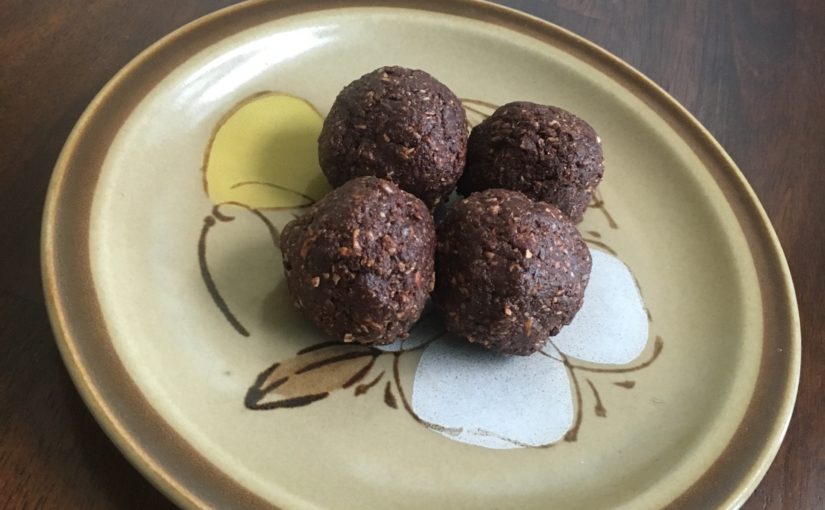 How To Make Delicious Paleo Superfood Cacao Power Balls